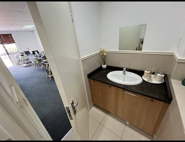 55M² OFFICE TO LET IN CENTURY CITY